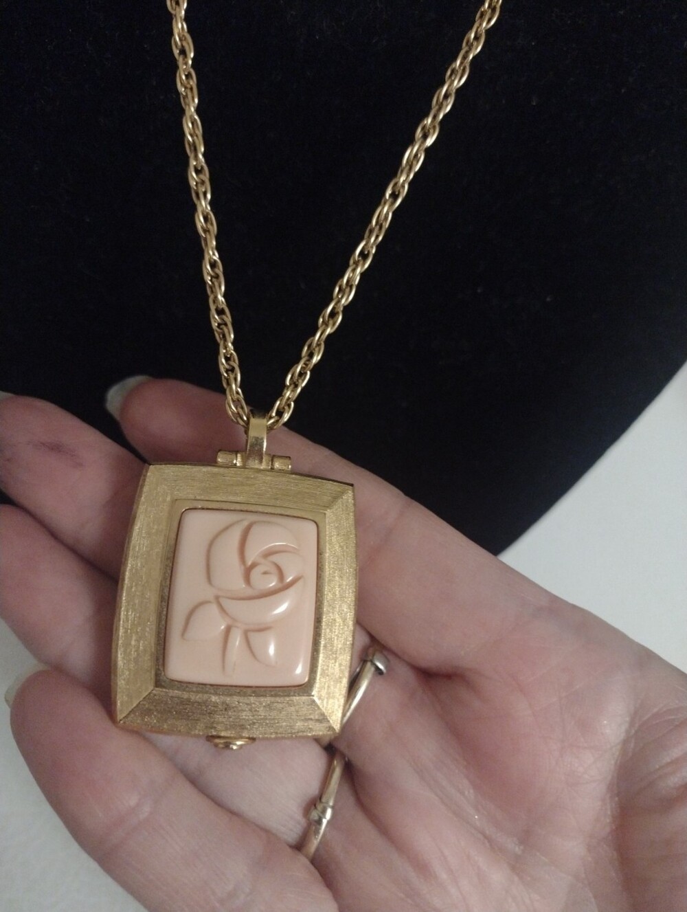 Vintage Rare Mary Kay Perfume Locket Gold Tone Flower Pendant Necklace